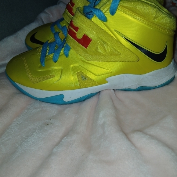 Lebron James Nike Soldier 7 - Picture 3 of 9